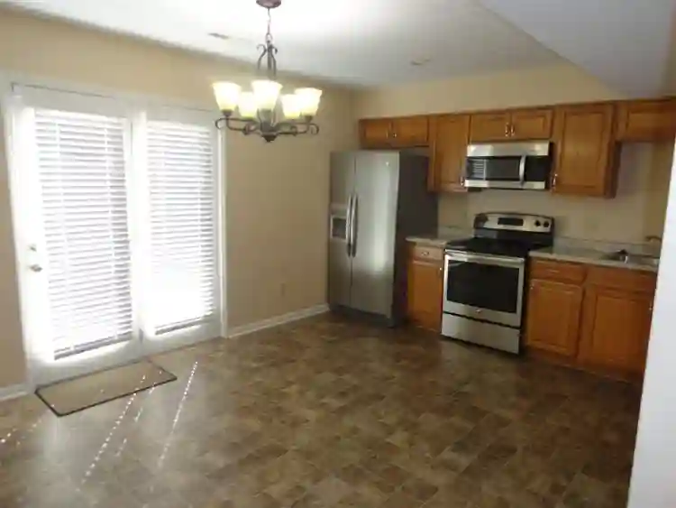 East Sherwood Hills Dr, Bloomington