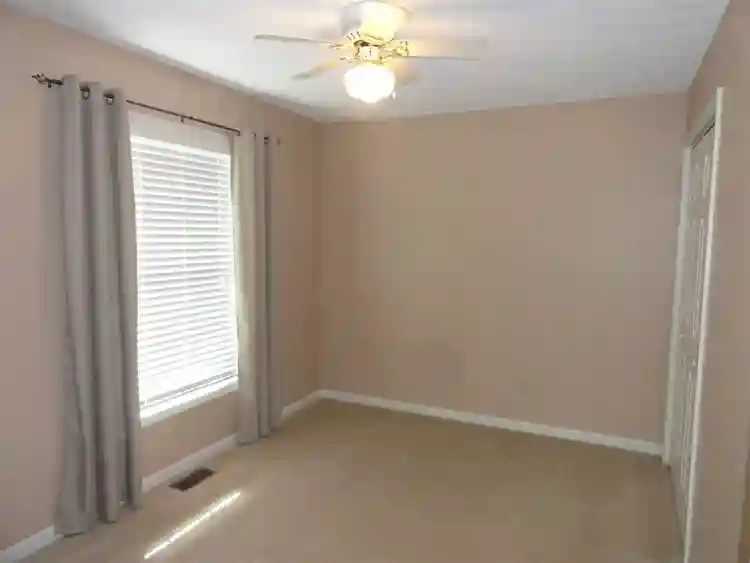 East Sherwood Hills Dr, Bloomington