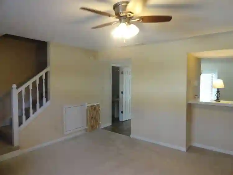 East Sherwood Hills Dr, Bloomington