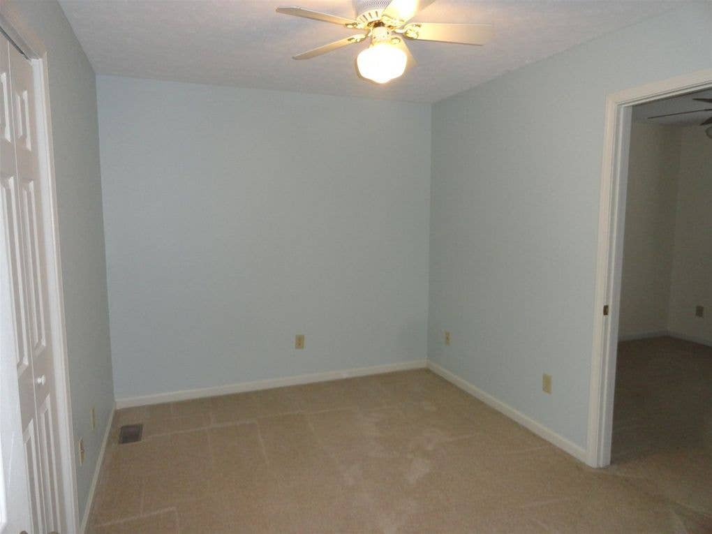 East Sherwood Hills Dr