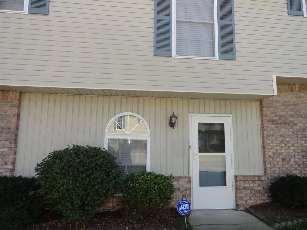 East Sherwood Hills Dr