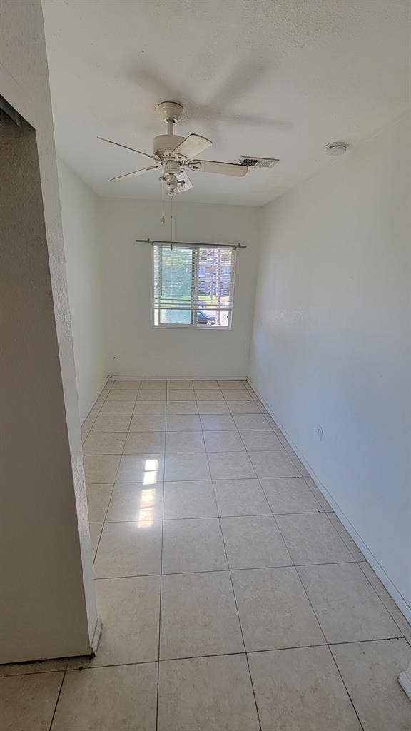 Small Room for Rent in SB