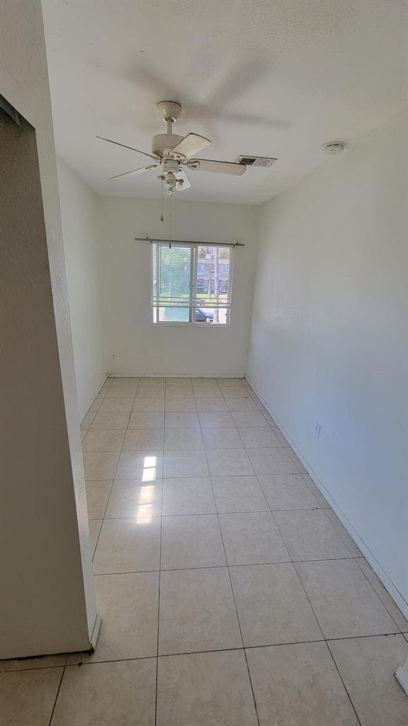 Small Room for Rent in SB