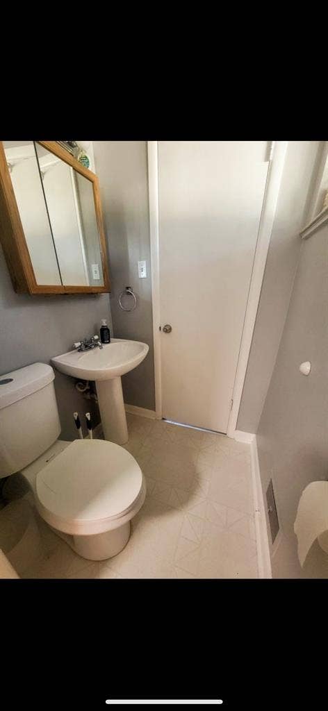 Room (or 2) with private half bath