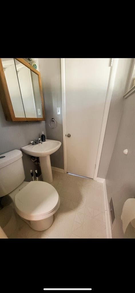 Room (or 2) with private half bath