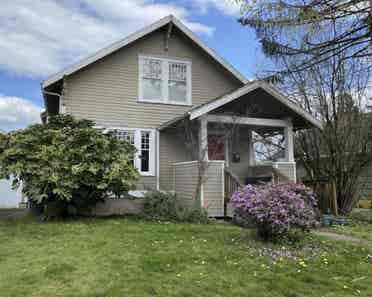 Seeking Female Roommate 