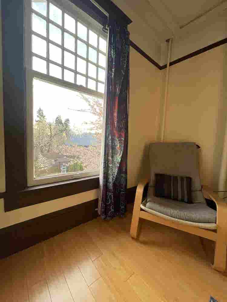 Seeking Female Roommate 