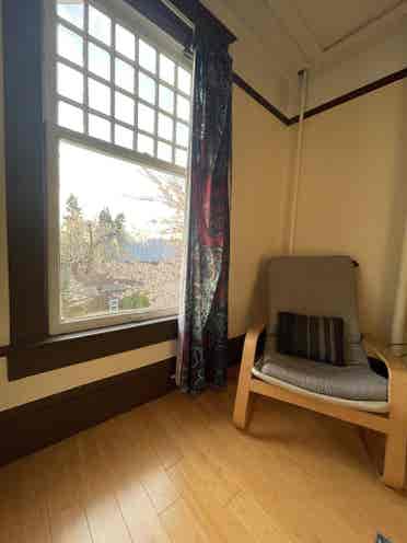 Seeking Female Roommate 