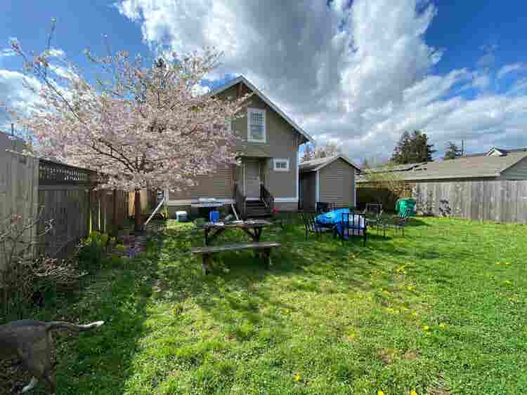 Seeking Female Roommate 
