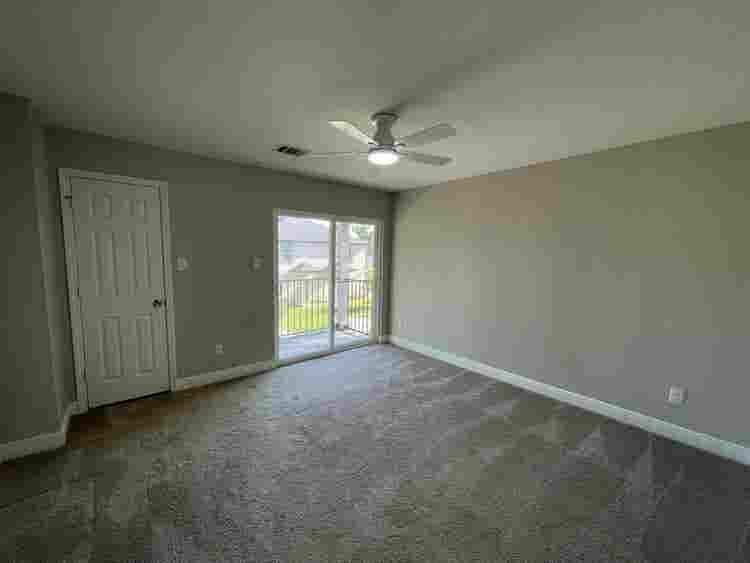 2story Open-Concept  bath