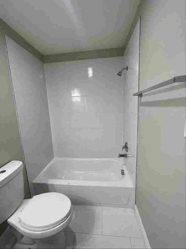 2story Open-Concept  bath