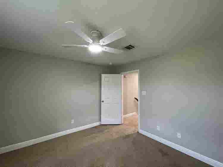 2story Open-Concept  bath
