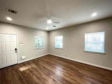 2story Open-Concept  bath