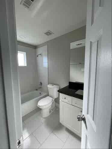2story Open-Concept  bath