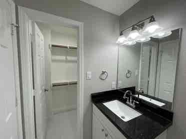 2story Open-Concept  bath