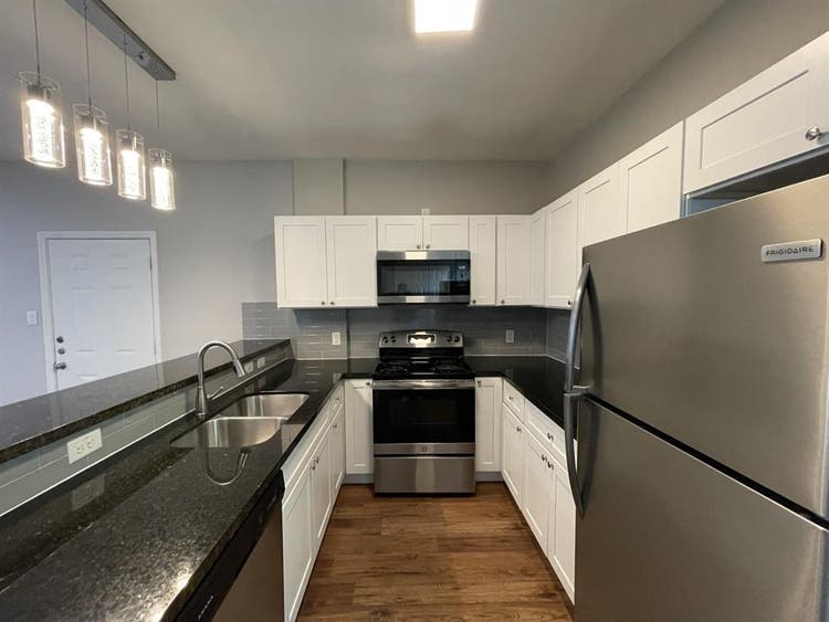 2story Open-Concept  bath