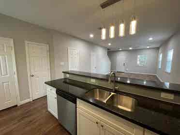 2story Open-Concept  bath