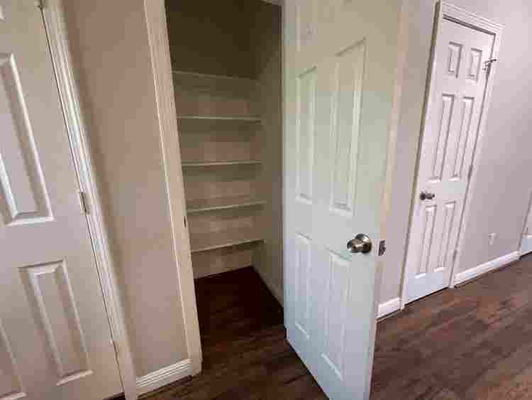 2story Open-Concept  bath