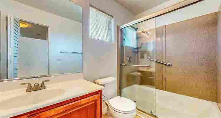Single room availablee