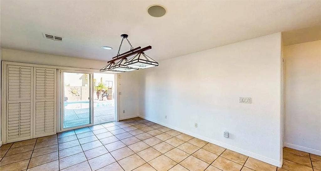 Single room availablee