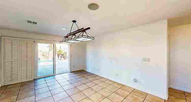 Single room availablee