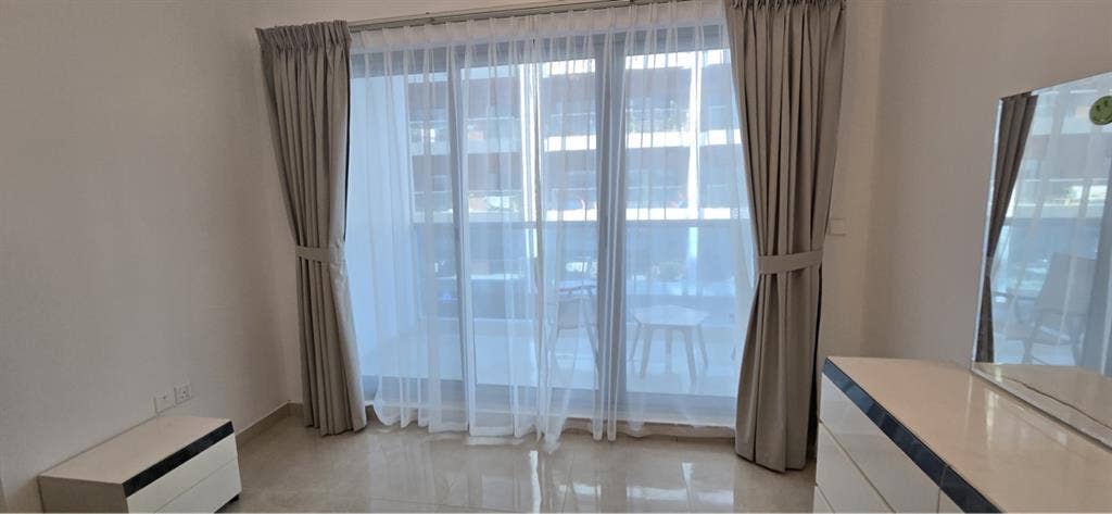 Looking for female Roommate