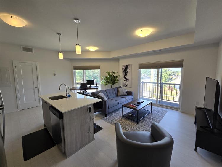 Master Bed+Ensuite+Balcony