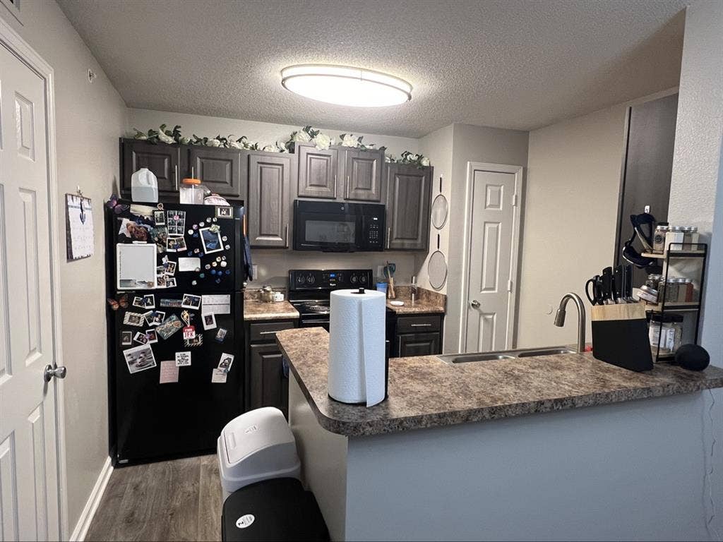 $/month roommate in W. Nash!