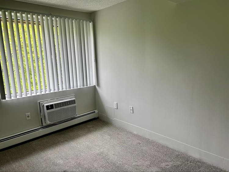 Roommate  in Kimball Court