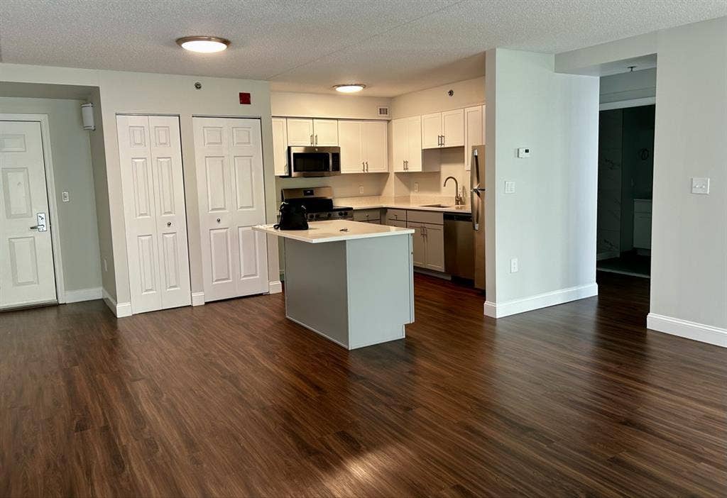 Roommate  in Kimball Court