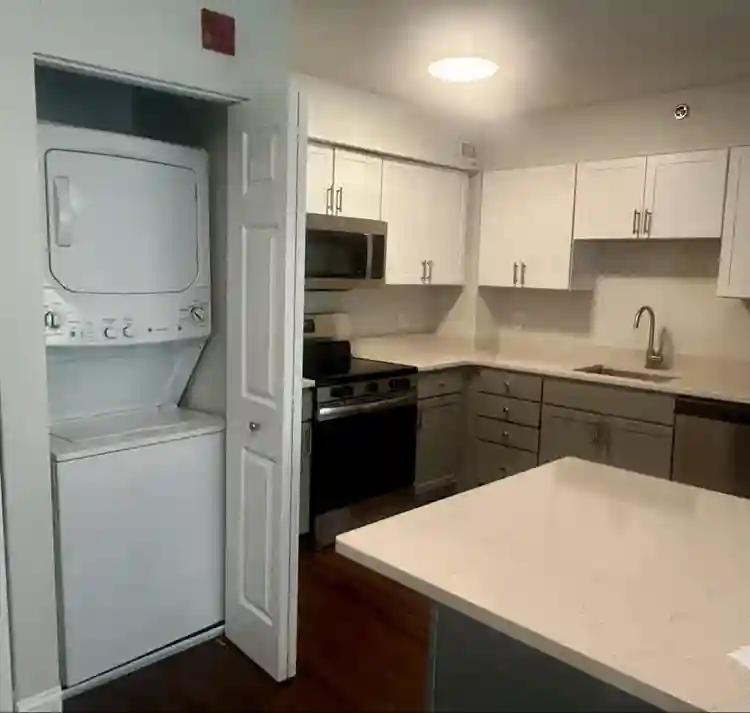 Roommate in Kimball Court