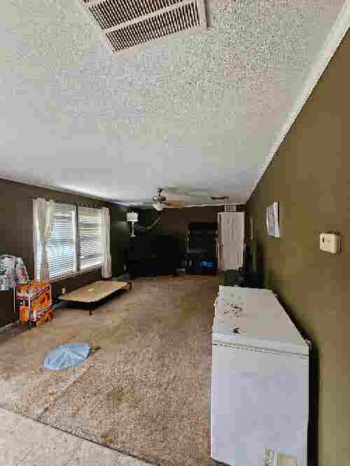 Looking for a roomate!