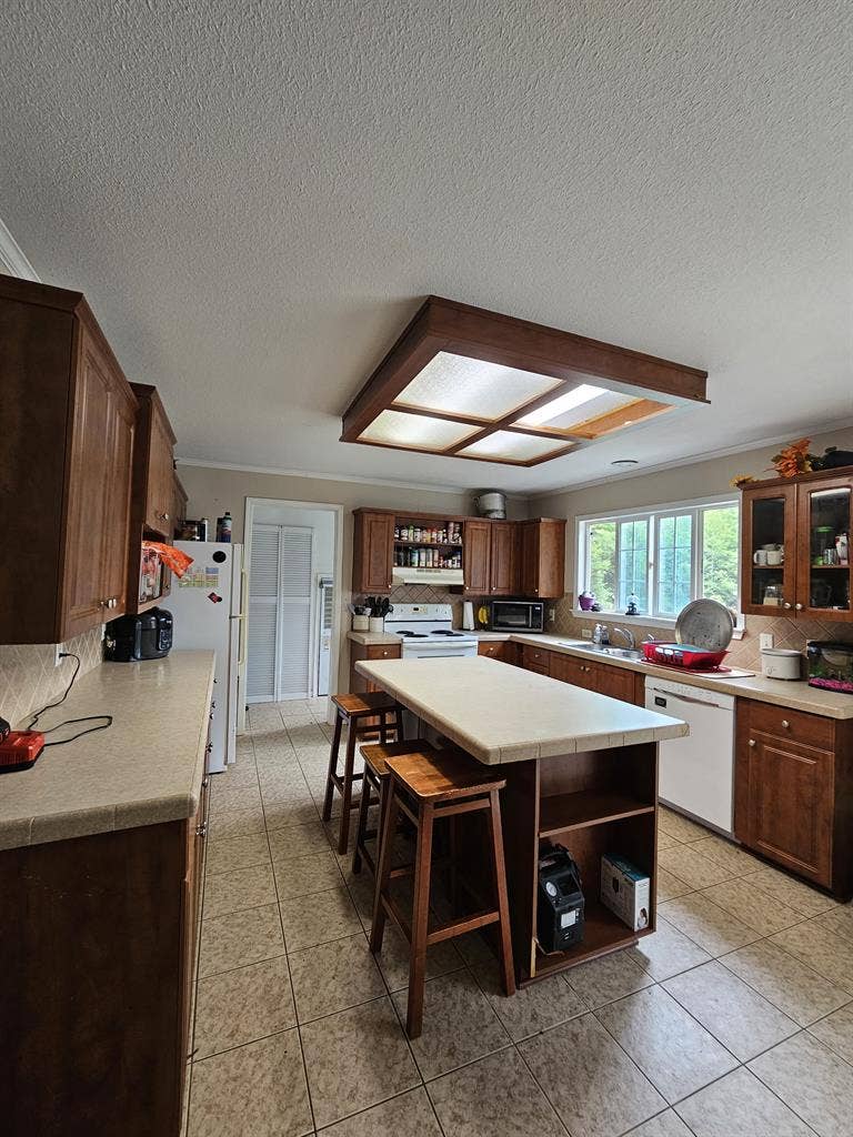 Looking for a roomate!