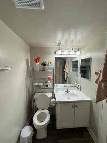 Bedroom Looking for a girl roomate