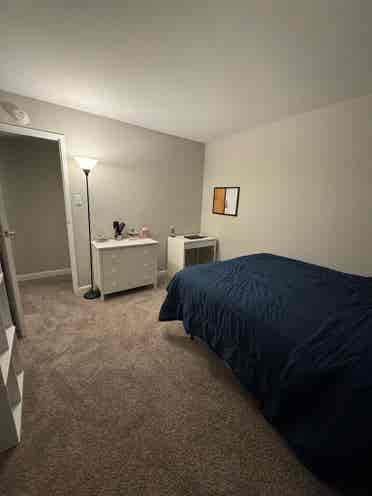Bedroom Looking for a girl roomate