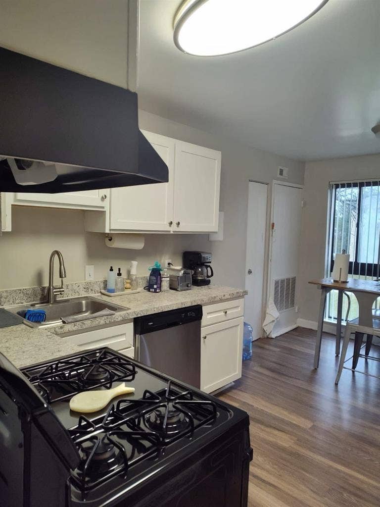 Bedroom Looking for a girl roomate