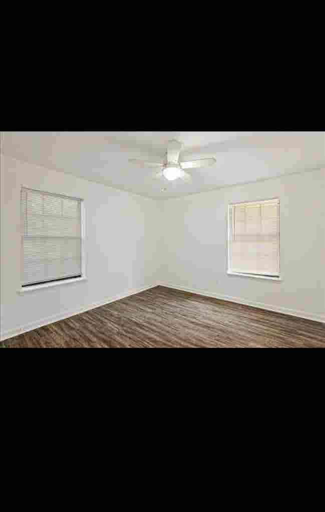 Looking for a 6 month roomate