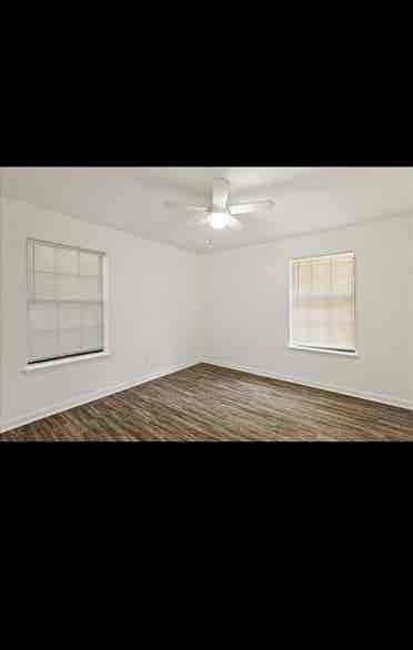 Looking for a 6 month roomate