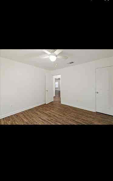 Looking for a 6 month roomate