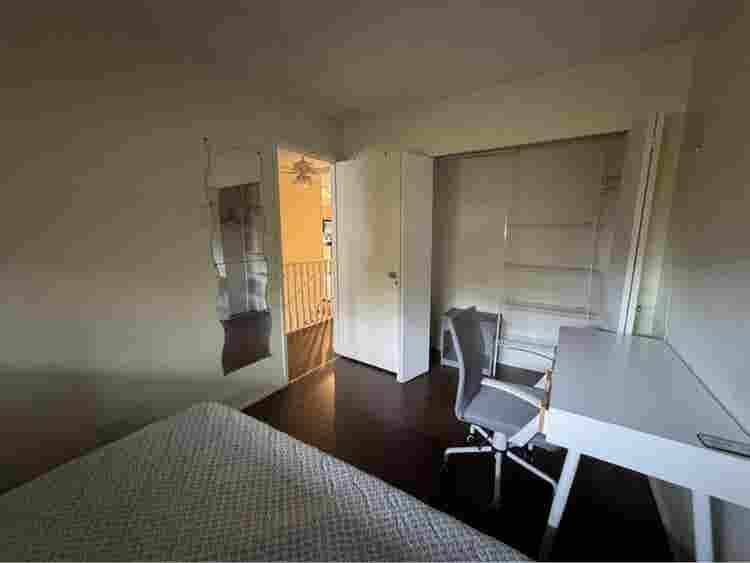 Looking for a roommate!!
