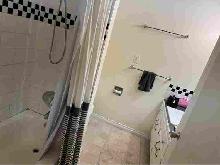 Looking for a roommate!!