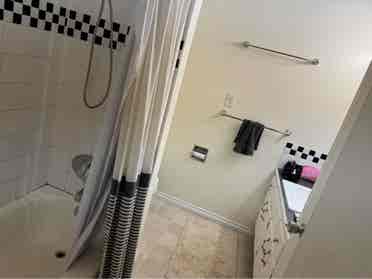 Looking for a roommate!!