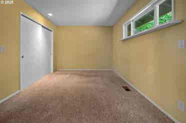 Master Bedroom w/ Private bathroom
