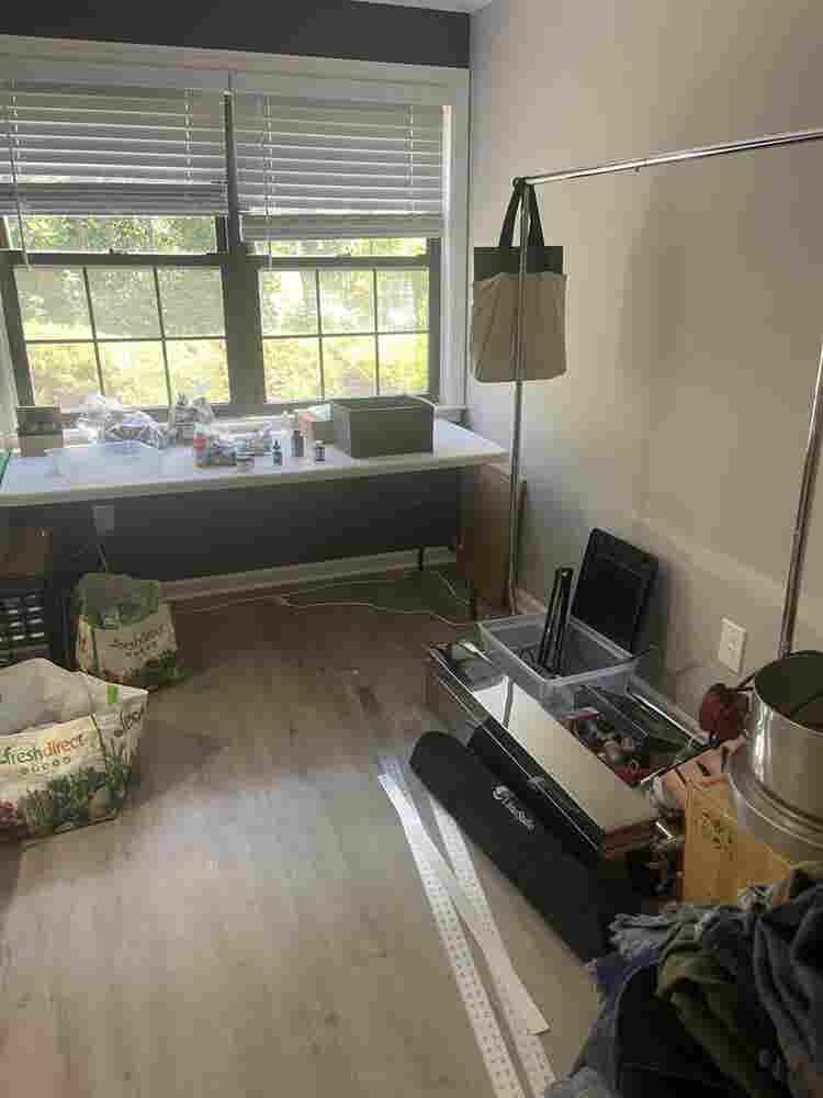 y/o F Seeking Roommate