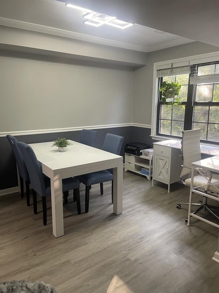 y/o F Seeking Roommate