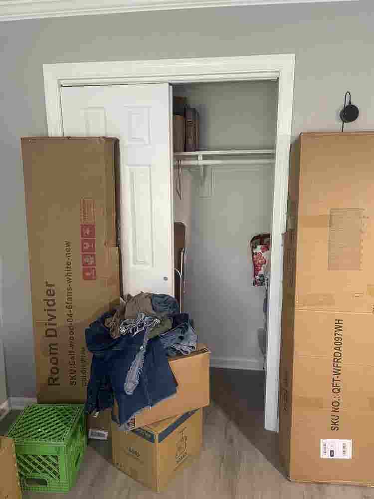 y/o F Seeking Roommate