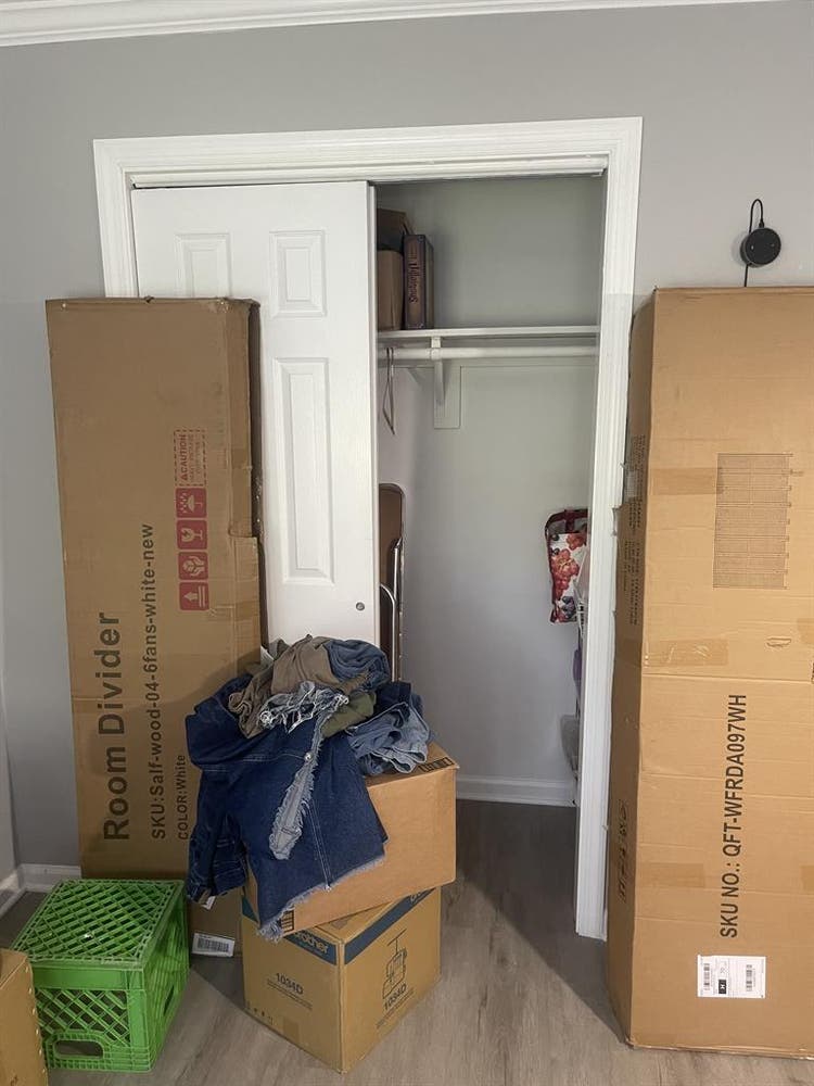 y/o F Seeking Roommate