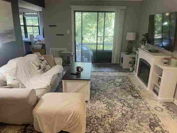 y/o F Seeking Roommate