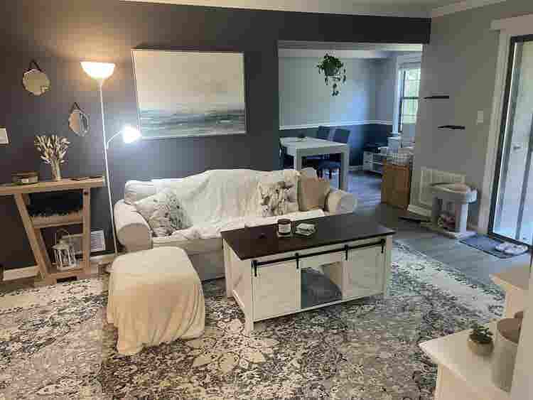 y/o F Seeking Roommate
