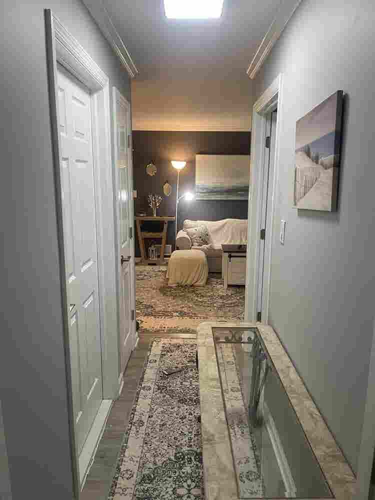 y/o F Seeking Roommate
